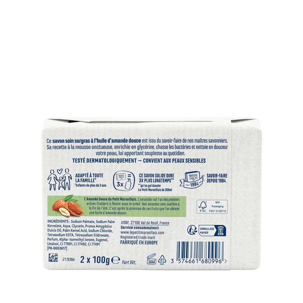 Dos de l'emballage du savon Le Petit Marseillais à l'huile d'amande douce, avec ingrédients et logos.