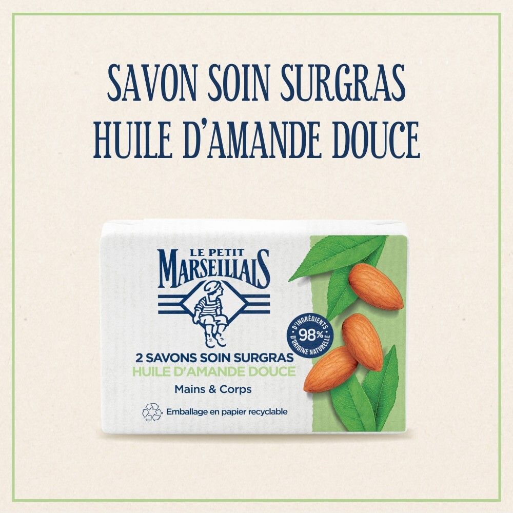 Emballage du savon Le Petit Marseillais à l'huile d'amande douce, avec amandes et feuilles.
