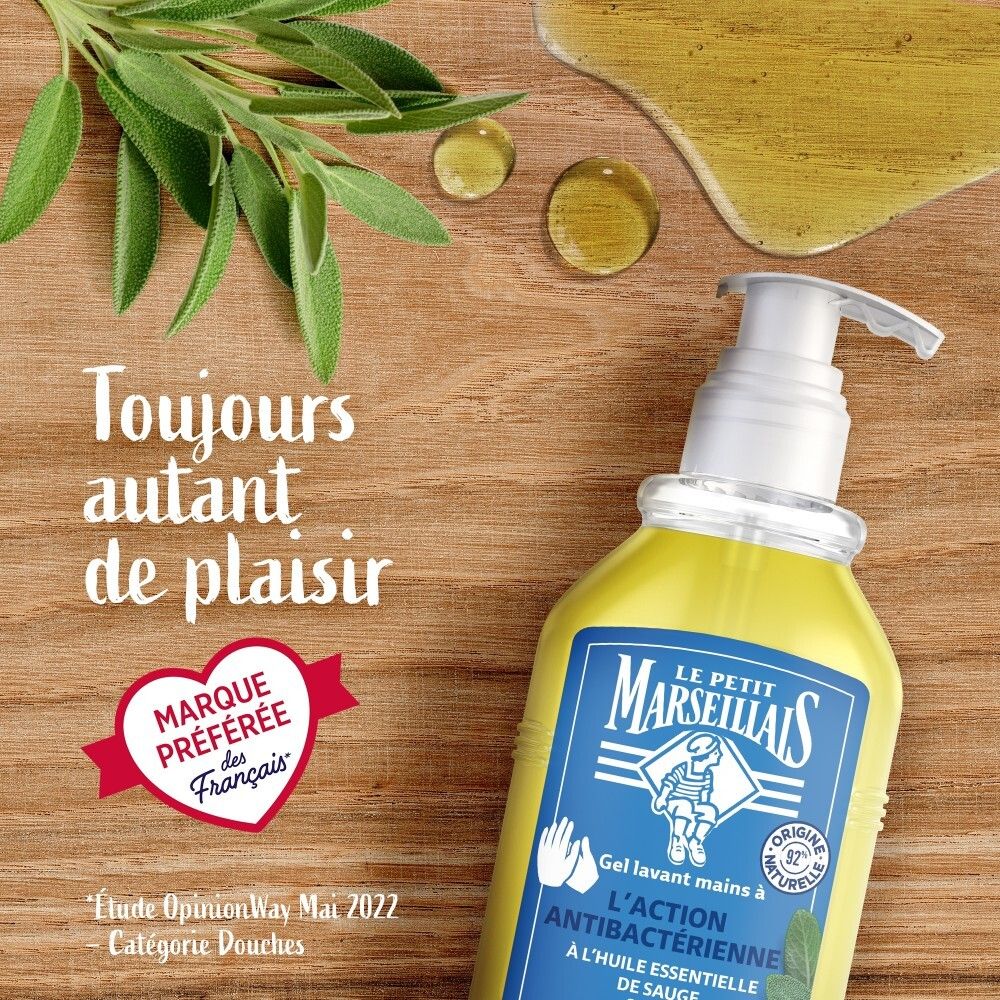 Flacon pompe de savon liquide antibactérien sur surface en bois. Sceau "Marque préférée des Français".