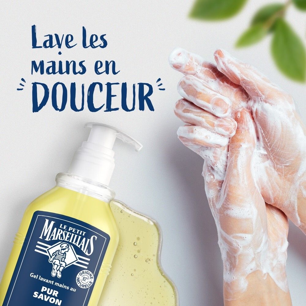 Mains lavées en douceur avec le savon liquide Le Petit Marseillais.
