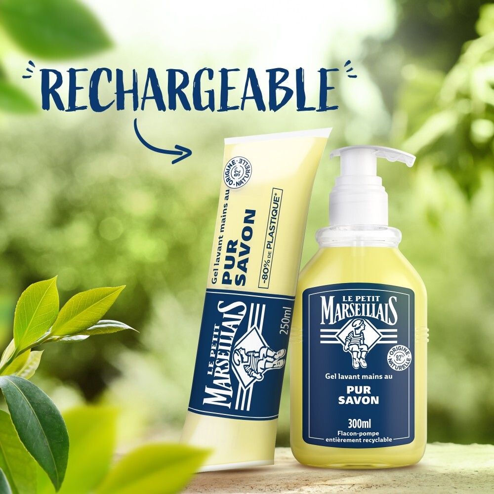 Flacon pompe de savon liquide et recharge avec le texte "RECHARGEABLE".