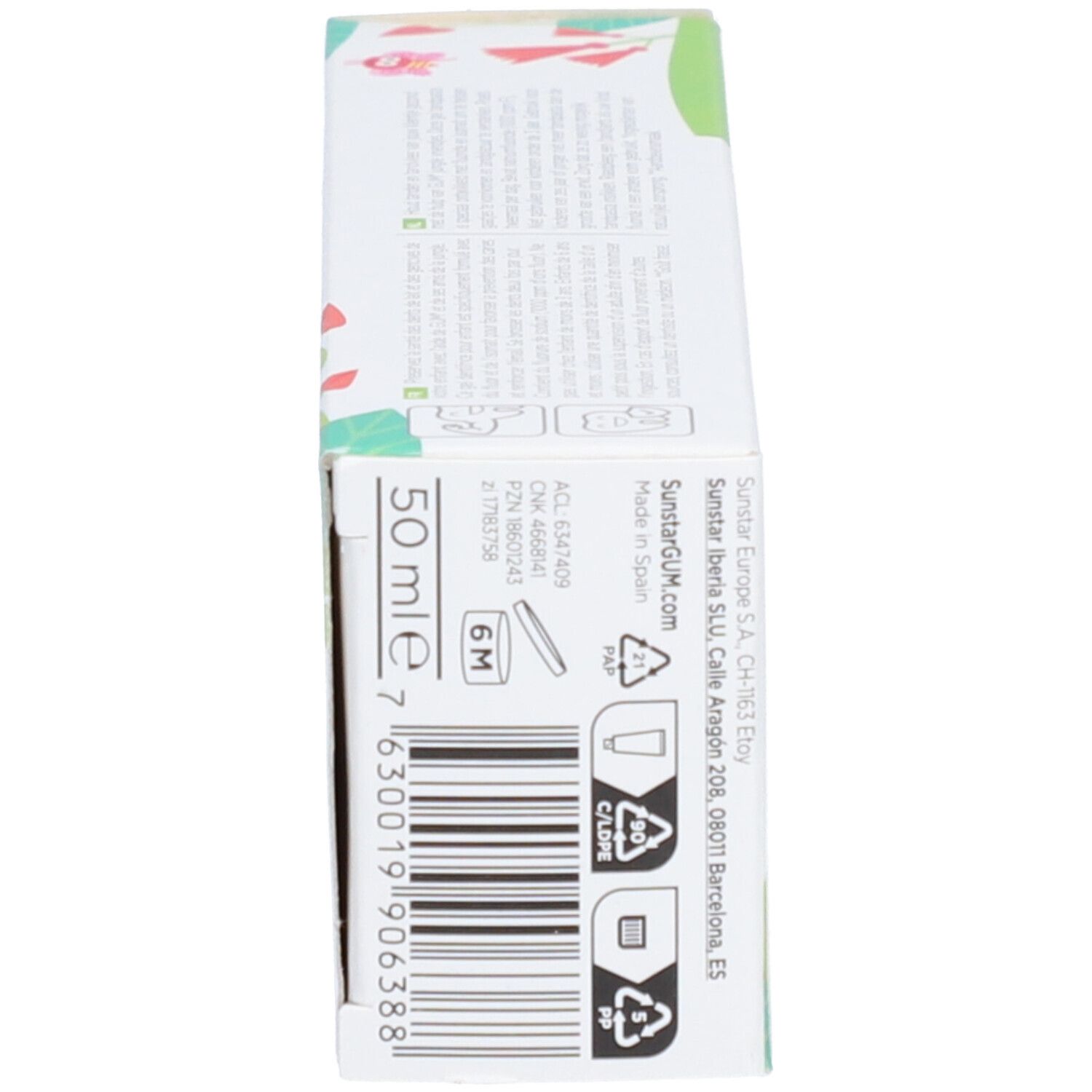 Vue latérale de la boîte de dentifrice. Contient des informations sur les ingrédients, le fabricant et les symboles de recyclage. Fond blanc.