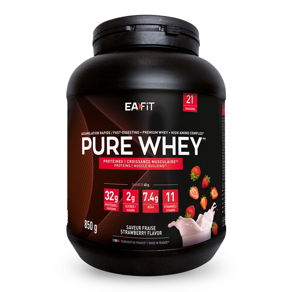 Pot noir EA FIT Pure Whey Fraise. Inscription: Pure Whey, 32g protéines, 2g sucres, 7.4g BCAA, 11 vitamines. 850g.