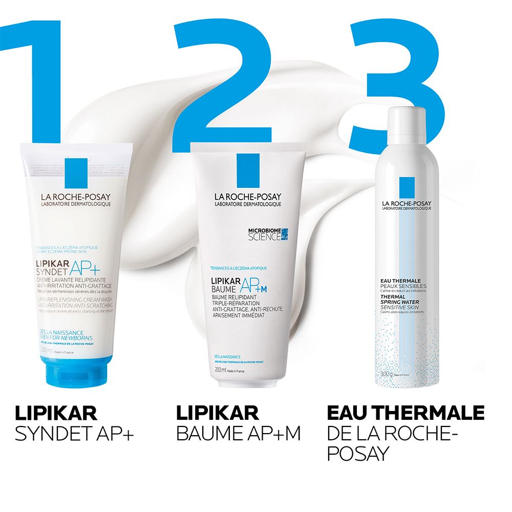 Trois produits: LIPIKAR Syndet AP+, LIPIKAR Baume AP+M, Eau Thermale de La Roche-Posay. Tous avec carré bleu.