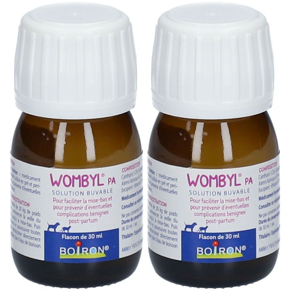 Deux flacons en verre brun avec bouchons blancs. Étiquettes avec "WOMBYL PA" et "BOIRON®". Solution buvable.