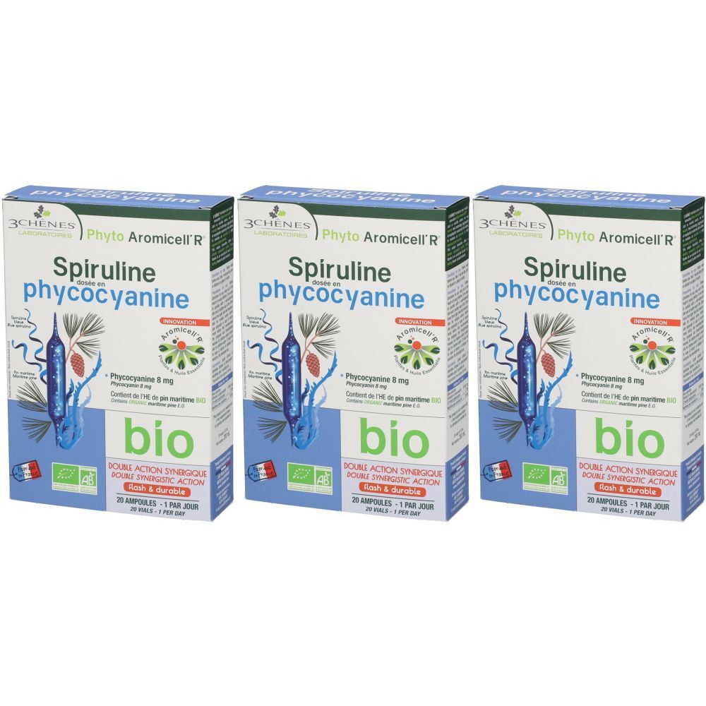 Trois boîtes de Spiruline phycocyanine. Chaque boîte affiche BIO et le logo de la réglementation européenne en matière d'agriculture biologique.