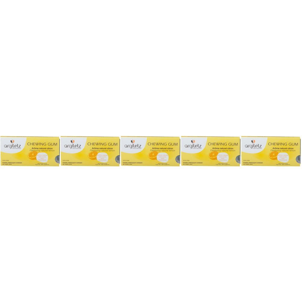 Cinq boîtes de chewing-gum. Emballage jaune avec nom et logo du produit. Inscription: CHEWING GUM.