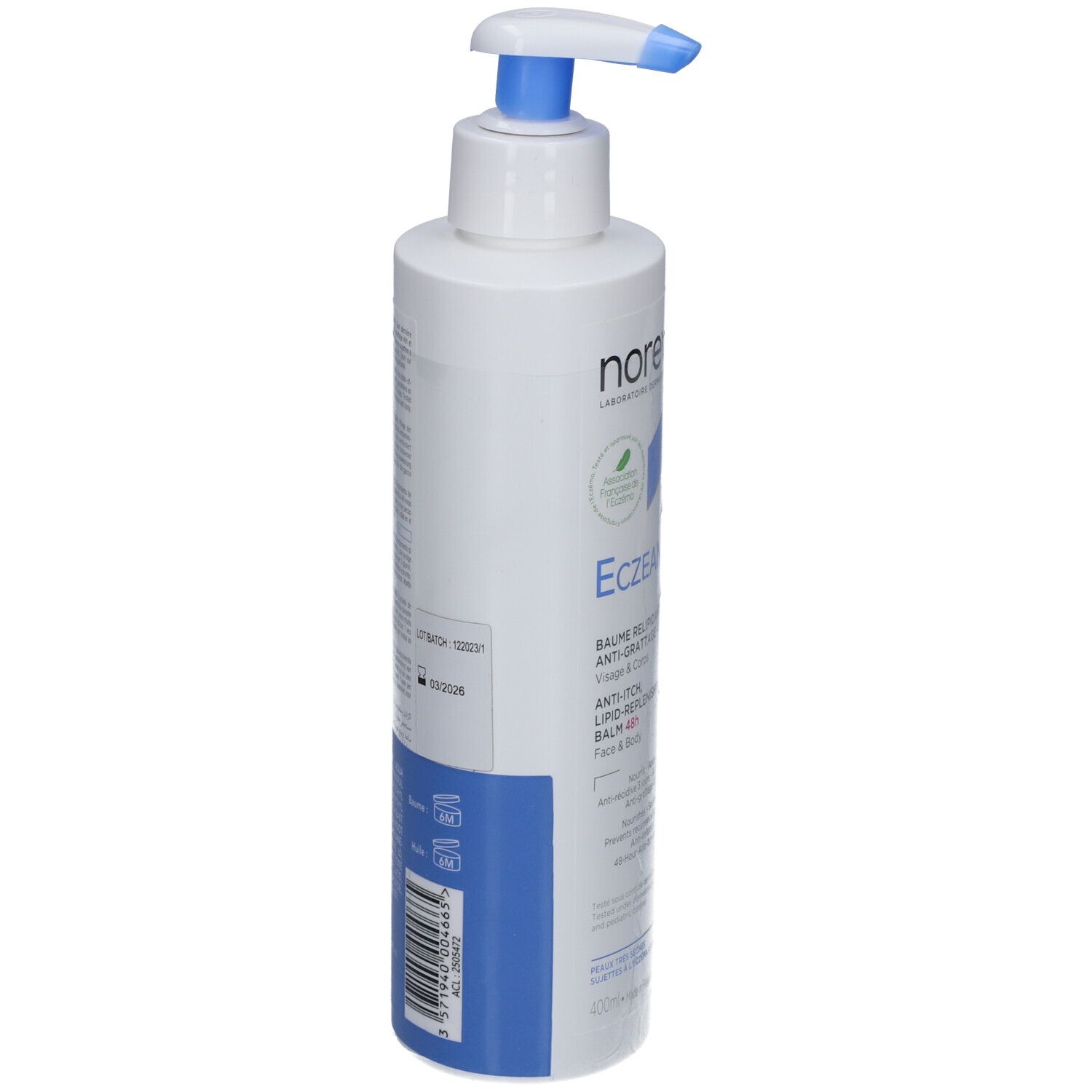 Flacon blanc avec détails bleus et pompe. Texte : NOREVA, Eczeane®, Baume Relipidant Anti-Grattage. Verso avec texte et code-barres.