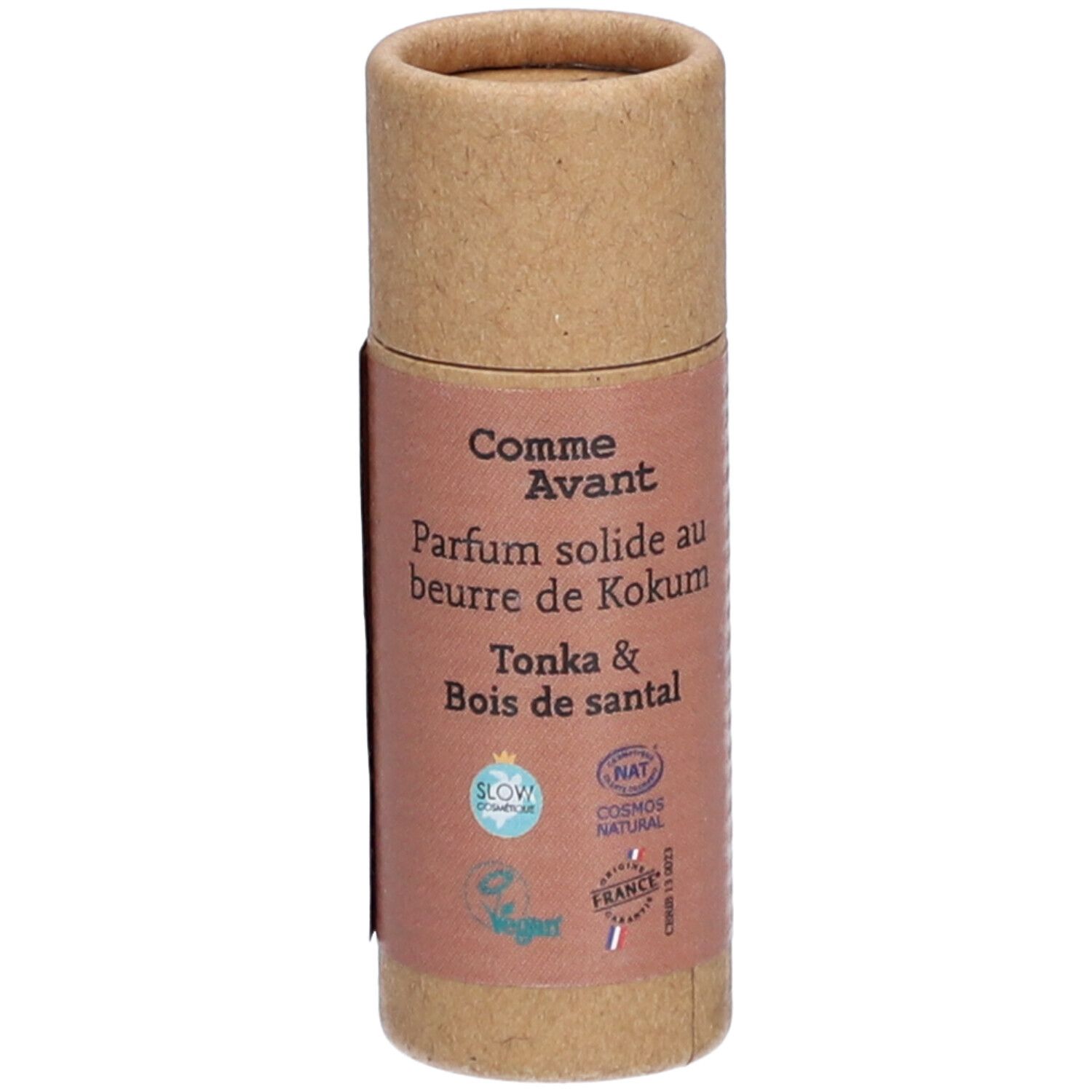 Emballage cylindrique en carton brun. Inscription: Comme Avant, Parfum solide au beurre de Kokum, Tonka & Bois de santal. Logos.