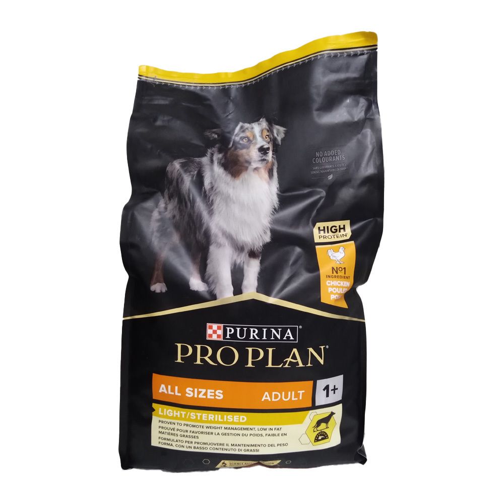 Sac de nourriture pour chiens PRO PLAN® Light All Size Adult Dog Riche en Poulet. Image d'un chien. Texte: ALL SIZES, ADULT 1+.