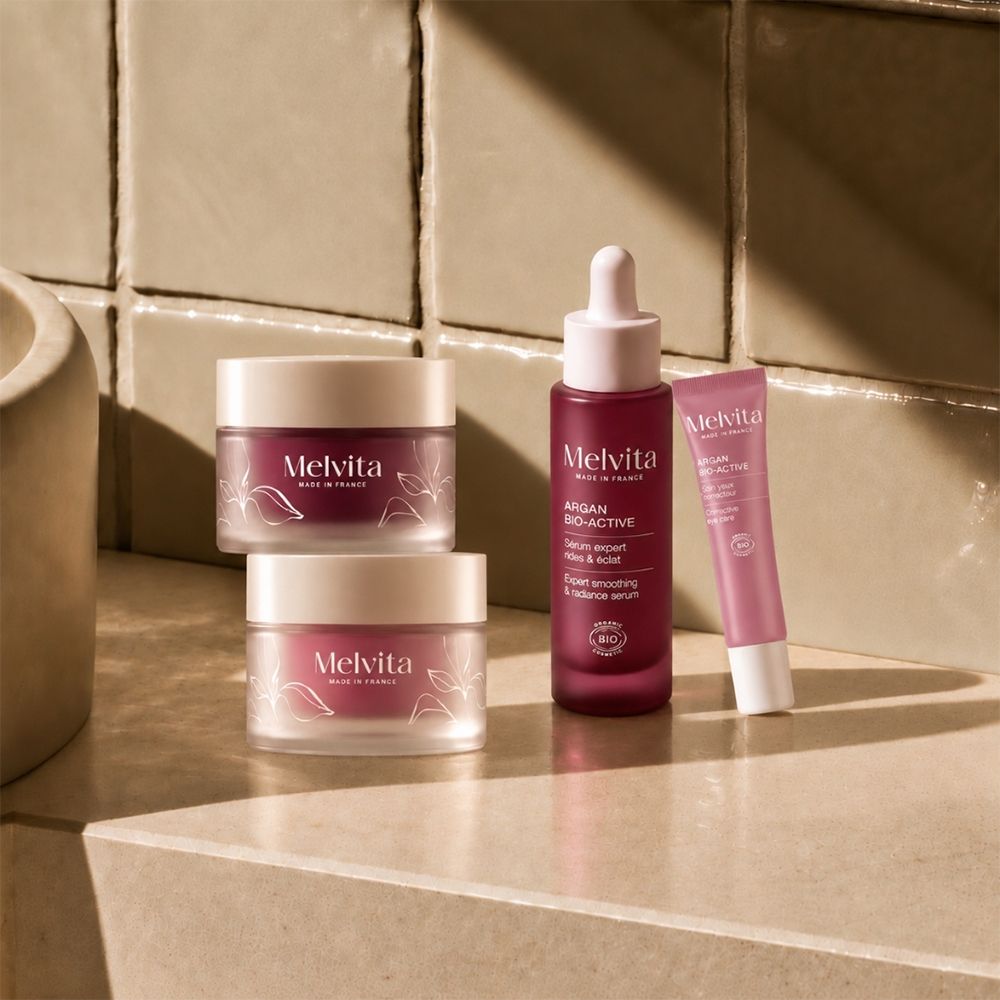 Produits Melvita : flacon de sérum, deux pots de crème et un petit tube.