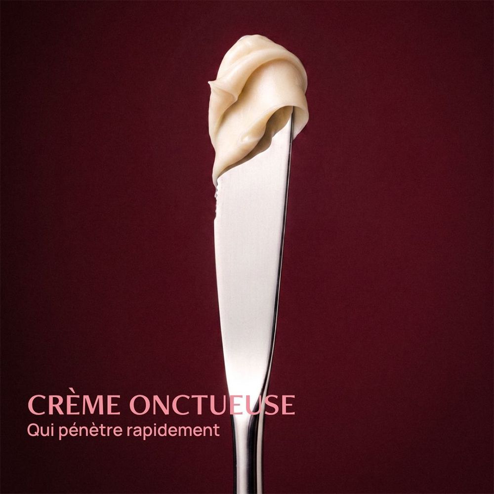 Une texture crémeuse sur une spatule, qui pénètre rapidement.