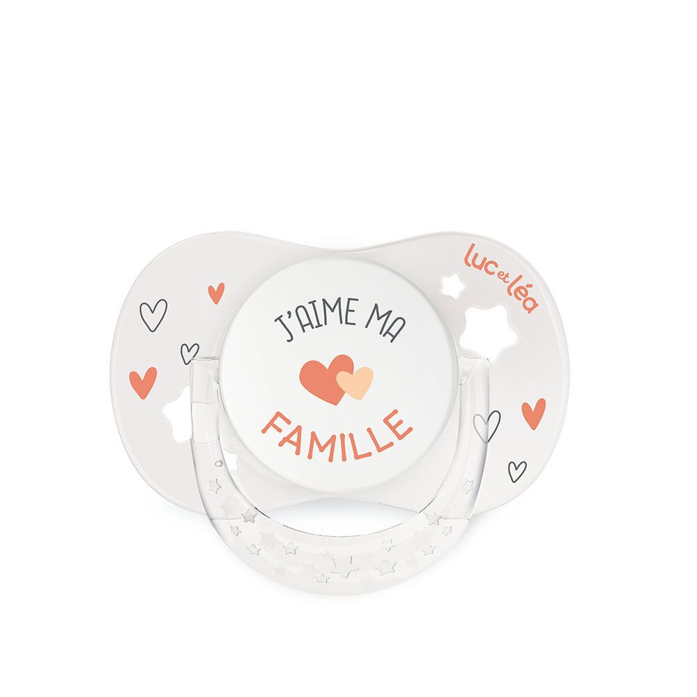 Sucette anatomique blanche avec inscription : « J'aime ma famille ». Marque : Luc et Léa.