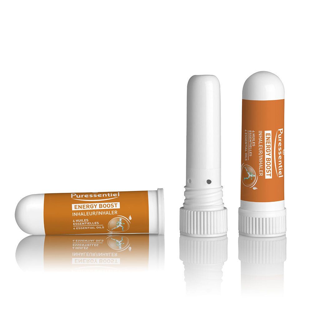 Trois inhalateurs blancs et orange. L'inhalateur a un capuchon blanc et une section centrale orange avec du texte.