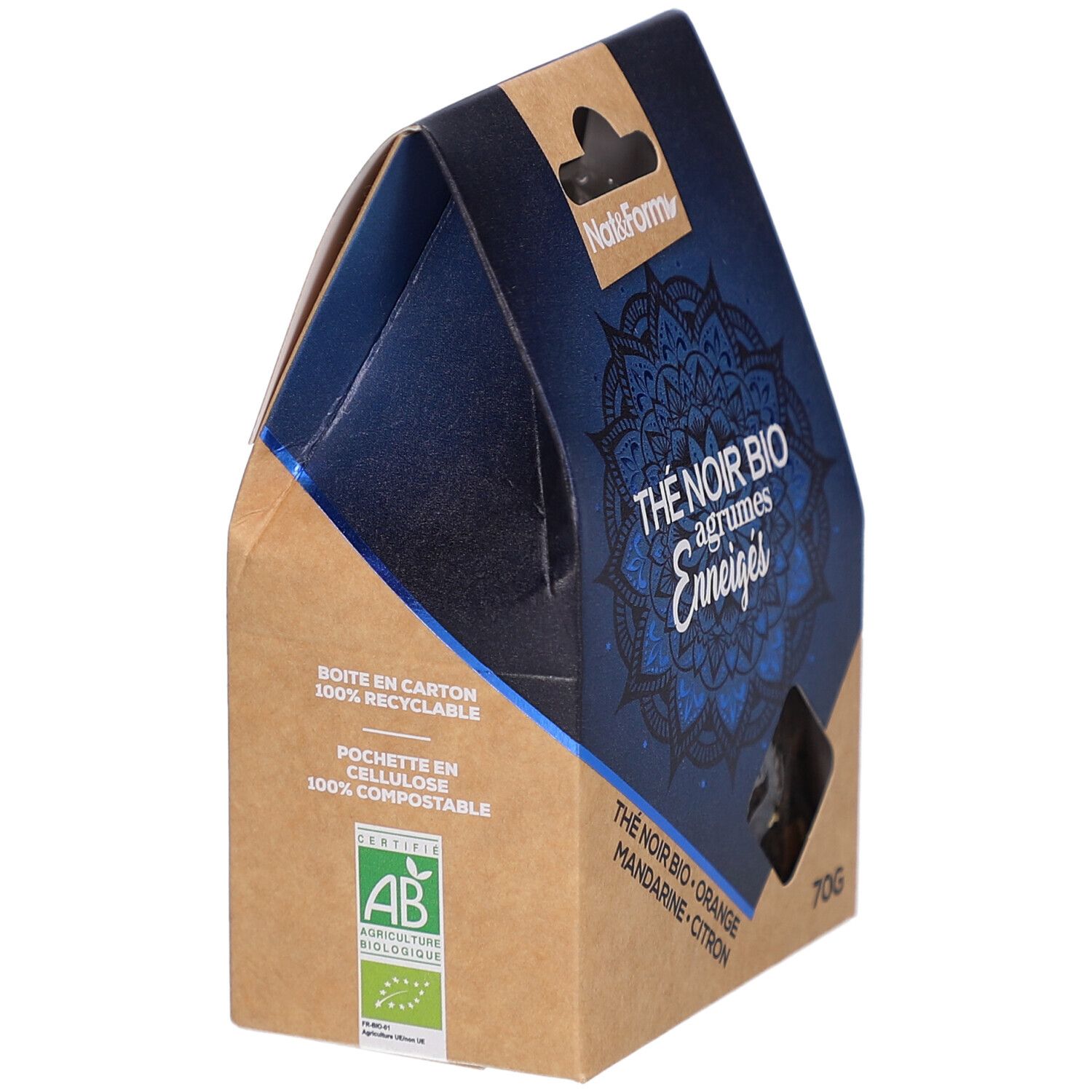 Boîte en carton avec motif mandala bleu. Texte: Thé noir bio Agrumes enneigés. Certification AB. Recyclable et compostable.