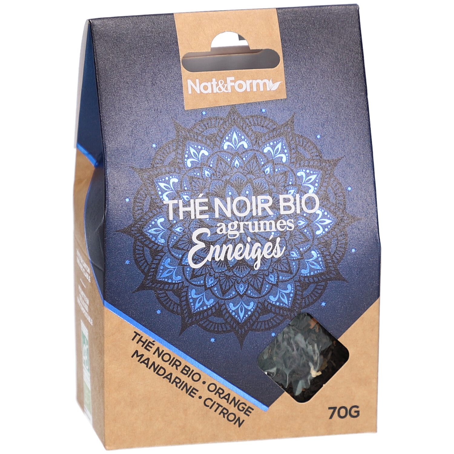 Boîte en carton avec motif mandala bleu. Texte: Thé noir bio Agrumes enneigés, 70g. Marque: Nat&Form. Sachet de thé visible.