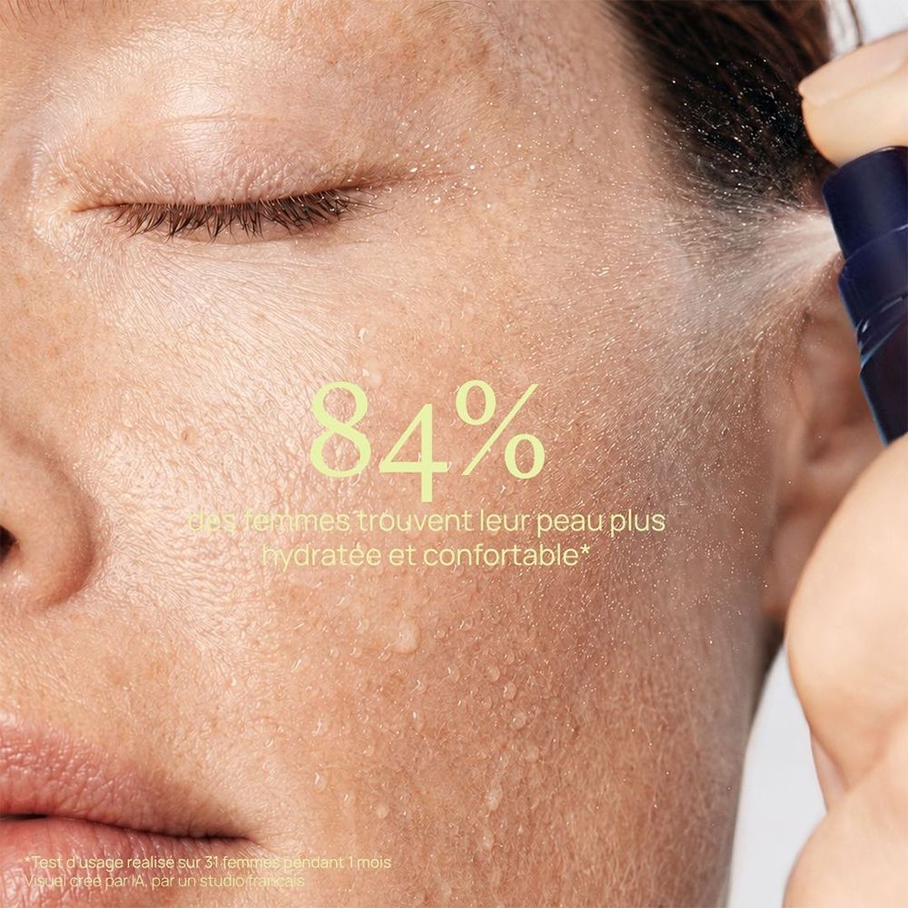 Vaporisateur pour le visage appliqué sur la peau, hydratée à 84%.