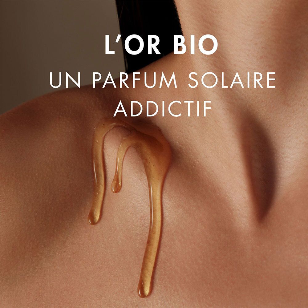 Huile dorée coulant sur la peau. Texte: L'Or Bio, un parfum solaire addictif.