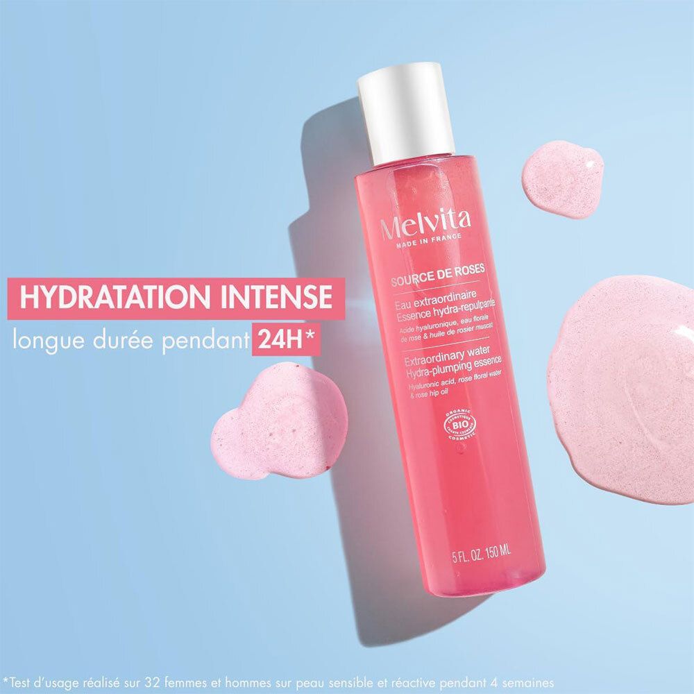 Flacon d'essence de rose avec bouchon blanc. Texte: Hydratation intense, longue durée pendant 24H.