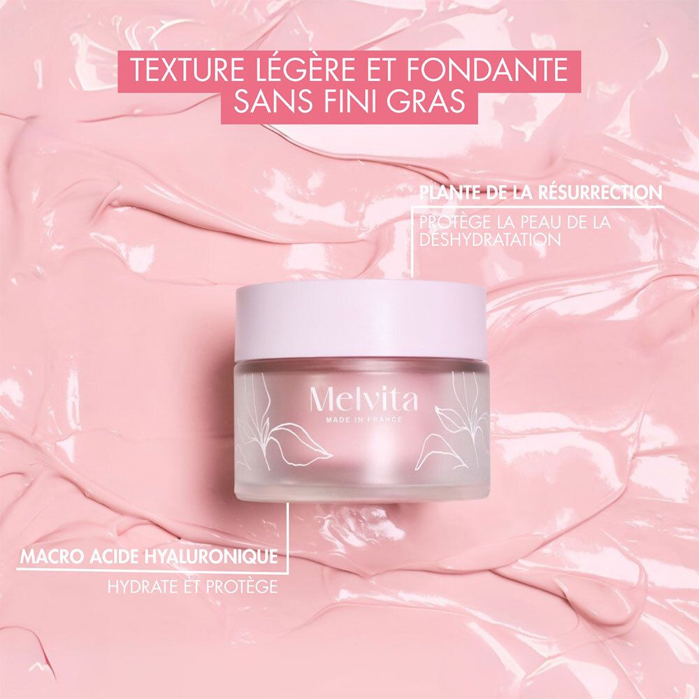 Pot de crème sur crème rose. Texte : TEXTURE LÉGÈRE ET FONDANTE SANS FINI GRAS. Acide hyaluronique macro.