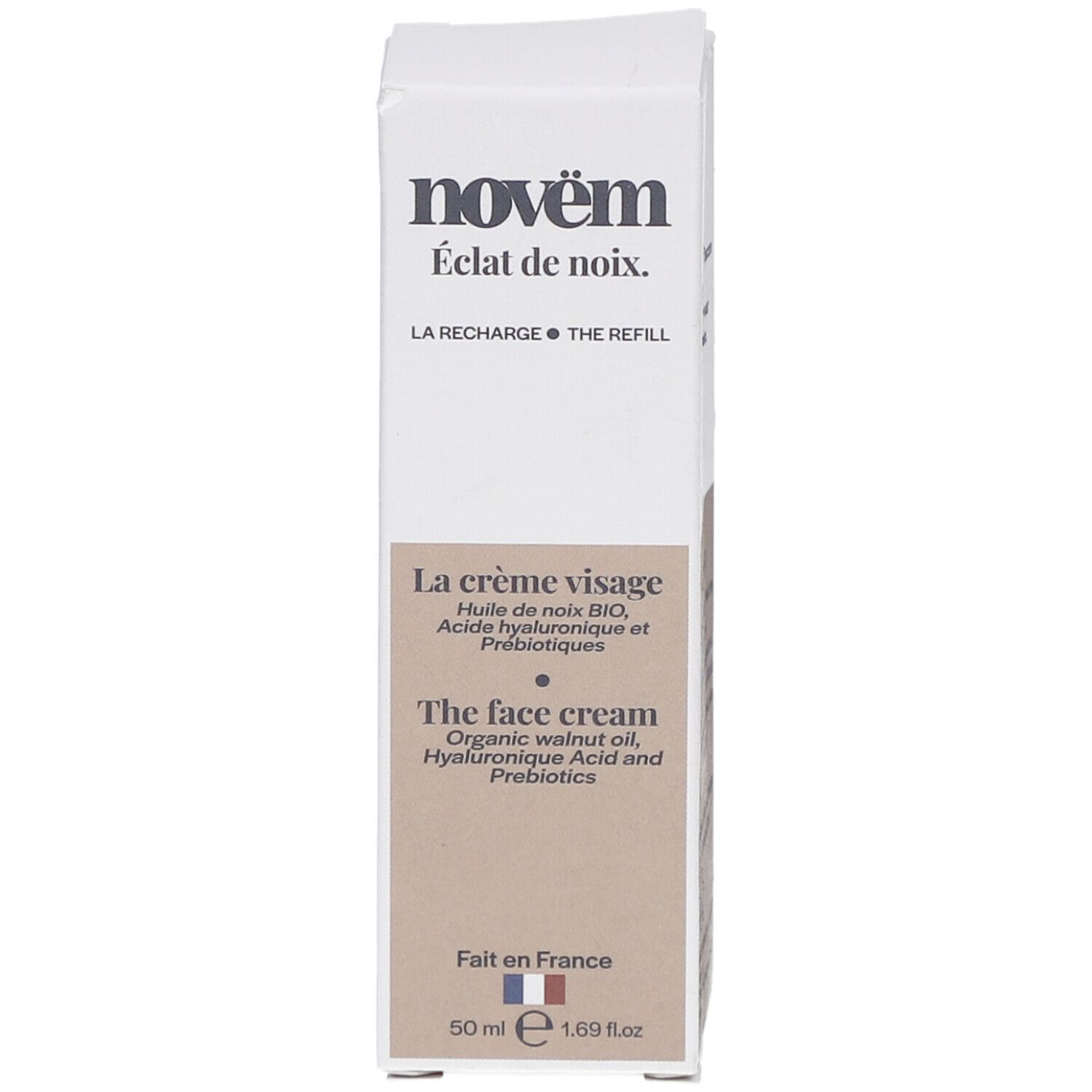 Emballage du produit avec texte. Contient des informations sur le produit. Avec logo et texte.