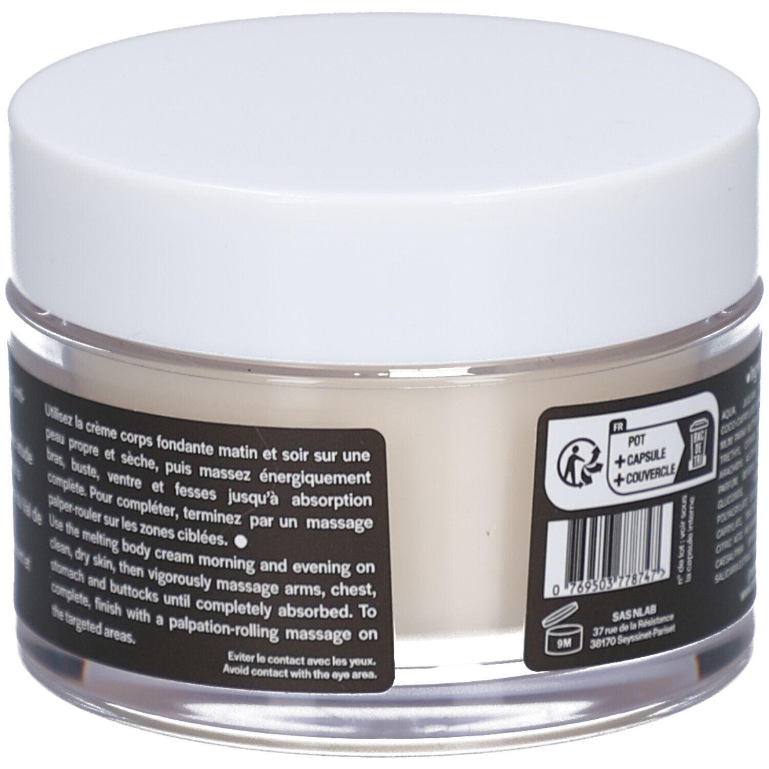 Pot de crème avec couvercle blanc. Étiquette noire avec texte: Utilisez la crème corps fondante, Le+Novëm. Verre transparent.