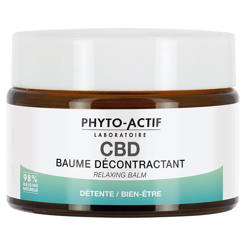 Pot en verre brun avec couvercle blanc. Inscription : PHYTO-ACTIF, CBD, Baume Décontractant, Détente/Bien-Être. 98% Origine Naturelle.
