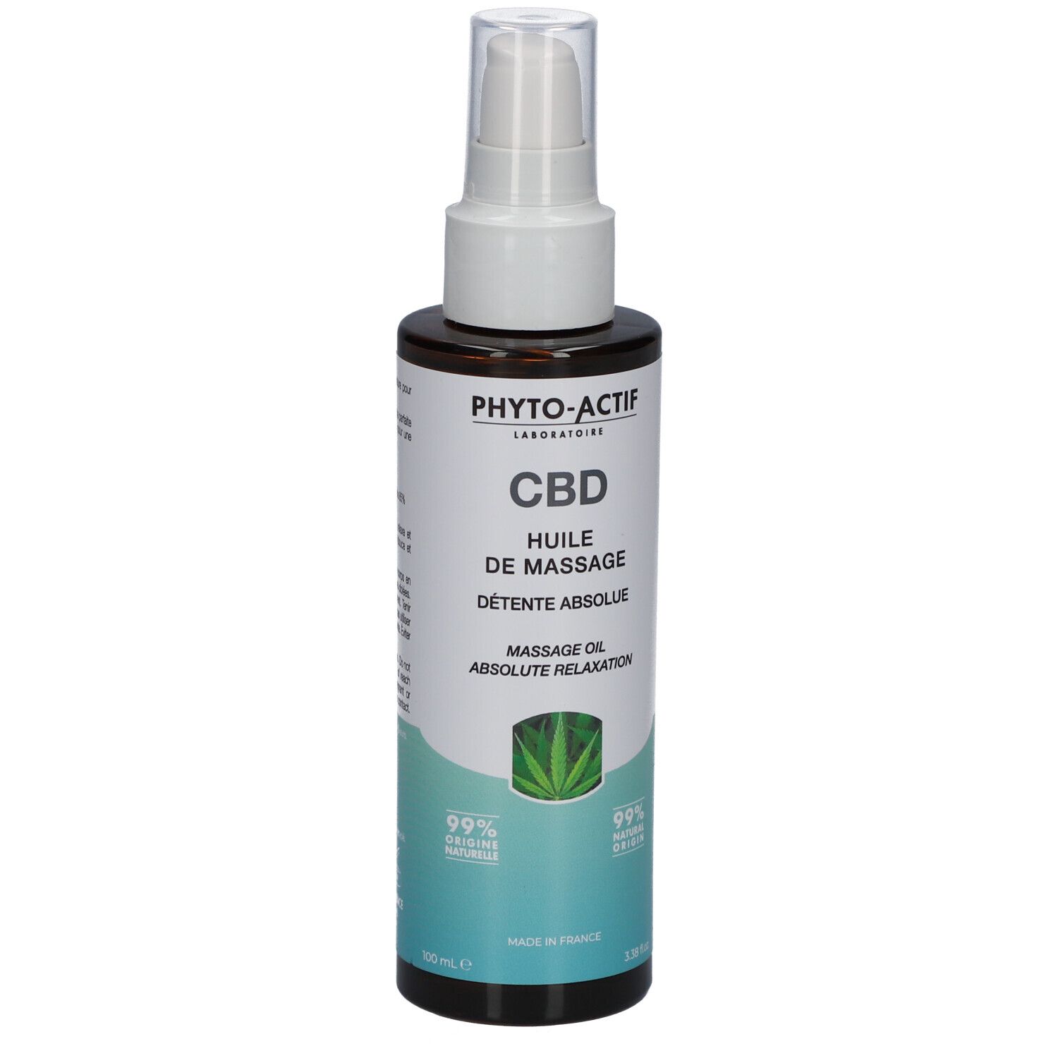 Flacon brun avec vaporisateur blanc. Inscriptions: PHYTO-ACTIF, CBD, Huile de Massage, Détente absolue. Logo feuille de cannabis.