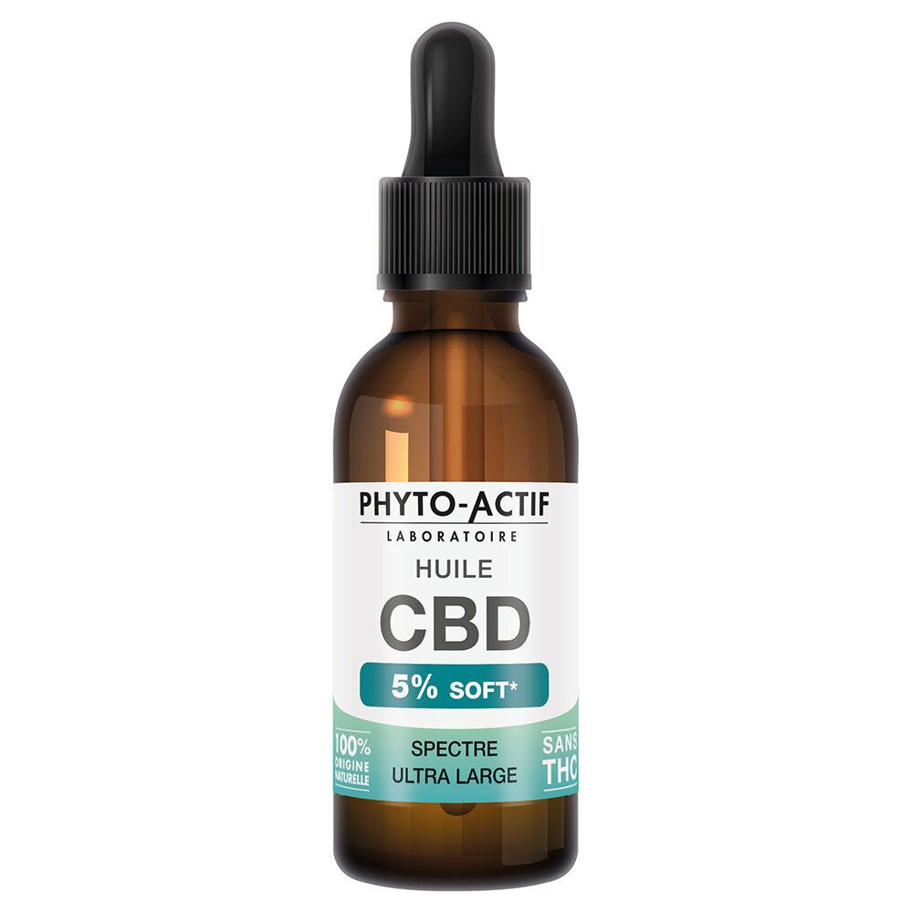 Flacon en verre brun avec pipette noire. Inscription : PHYTO-ACTIF Huile CBD 5% SOFT. Avec étiquette du produit.