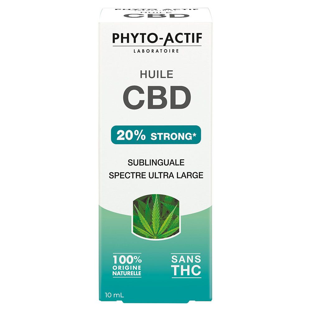 Boîte blanche avec informations produit. Inscription: PHYTO-ACTIF Huile CBD 20% STRONG. Avec graphisme feuille de cannabis et texte: 100% origine naturelle, Sans THC.