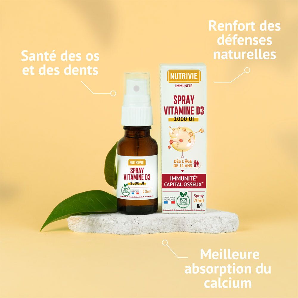 Nutrivie Spray Vitamine D3 1000 UI, 20ml, avec feuilles et pierre sur fond jaune.