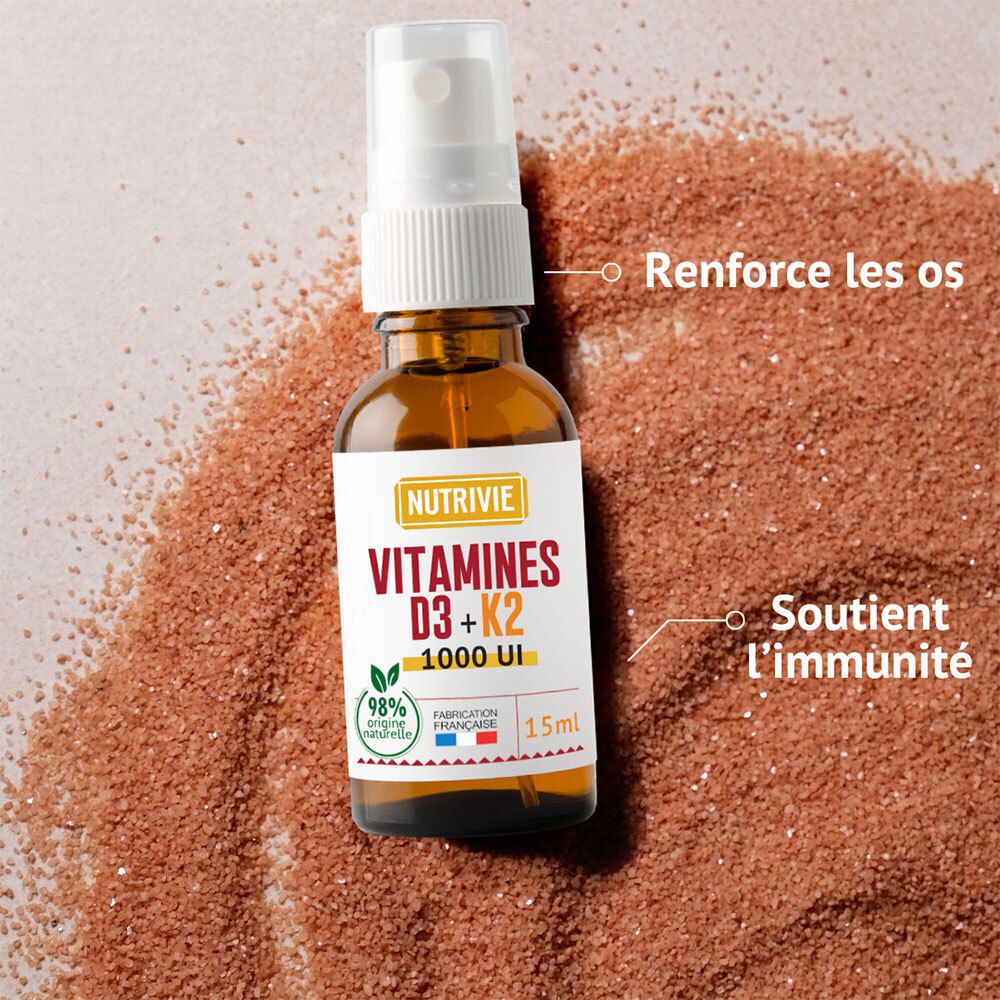 Flacon spray Vitamines D3+K2 1000 UI sur sable, avec textes sur os et immunité.