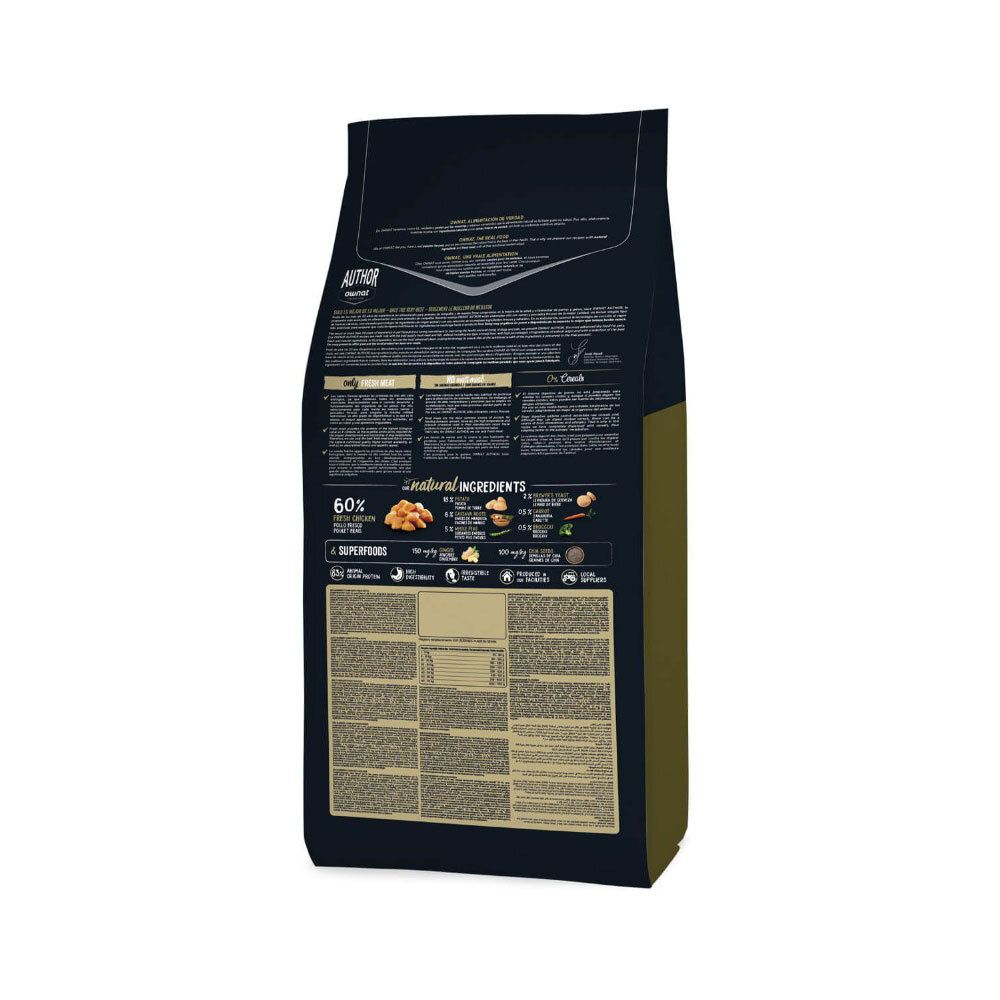 Dos du sac de nourriture pour chats. Texte et illustrations des ingrédients et des informations nutritionnelles. Marque OWNAT.