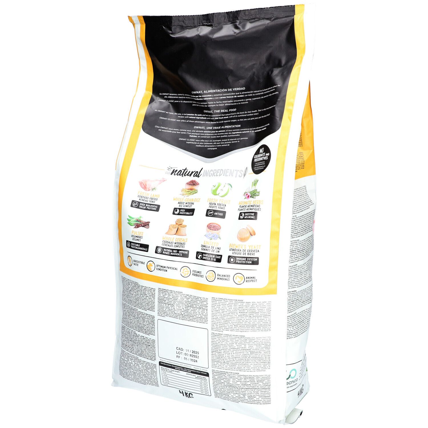 Sac de nourriture pour chiens, dos. Emballage jaune et blanc avec informations sur le produit et ingrédients. Contient de l'agneau et du riz.