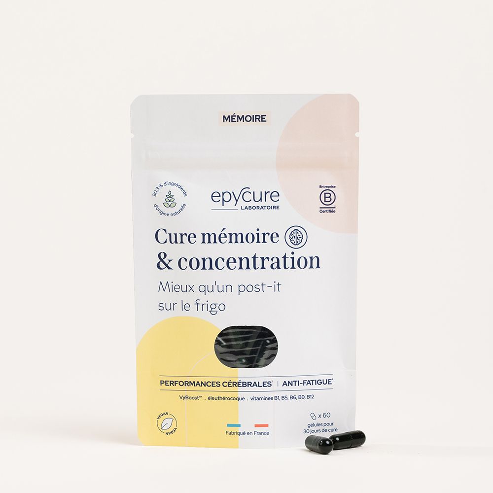 Sachet blanc avec gélules. Inscription: Cure mémoire & concentration, epyCure Laboratoire. Deux gélules à côté.