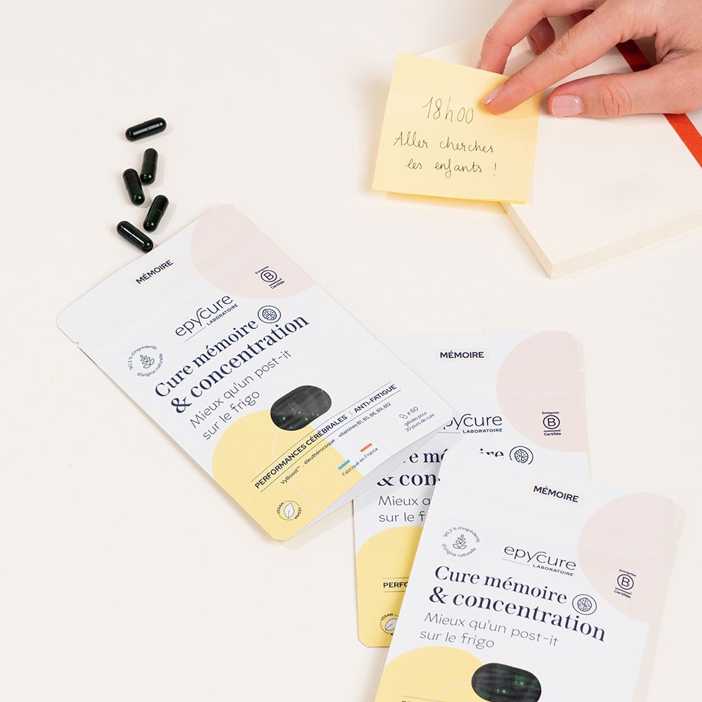 Plusieurs sachets avec gélules et post-it. Inscription: Cure mémoire & concentration, epyCure Laboratoire. Gélules.