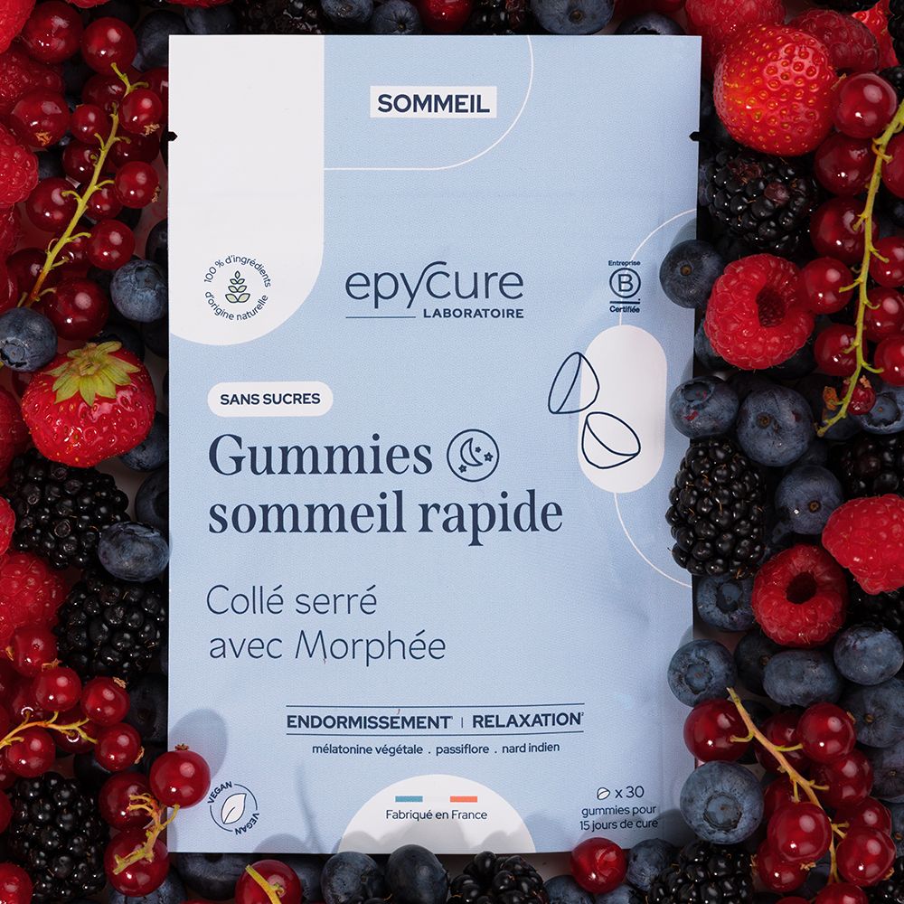 Sachet bleu avec bonbons gélifiés entouré de baies. Inscription: GUMMIES SOMMEIL RAPIDE SANS SUCRES. Logo: epyCure.