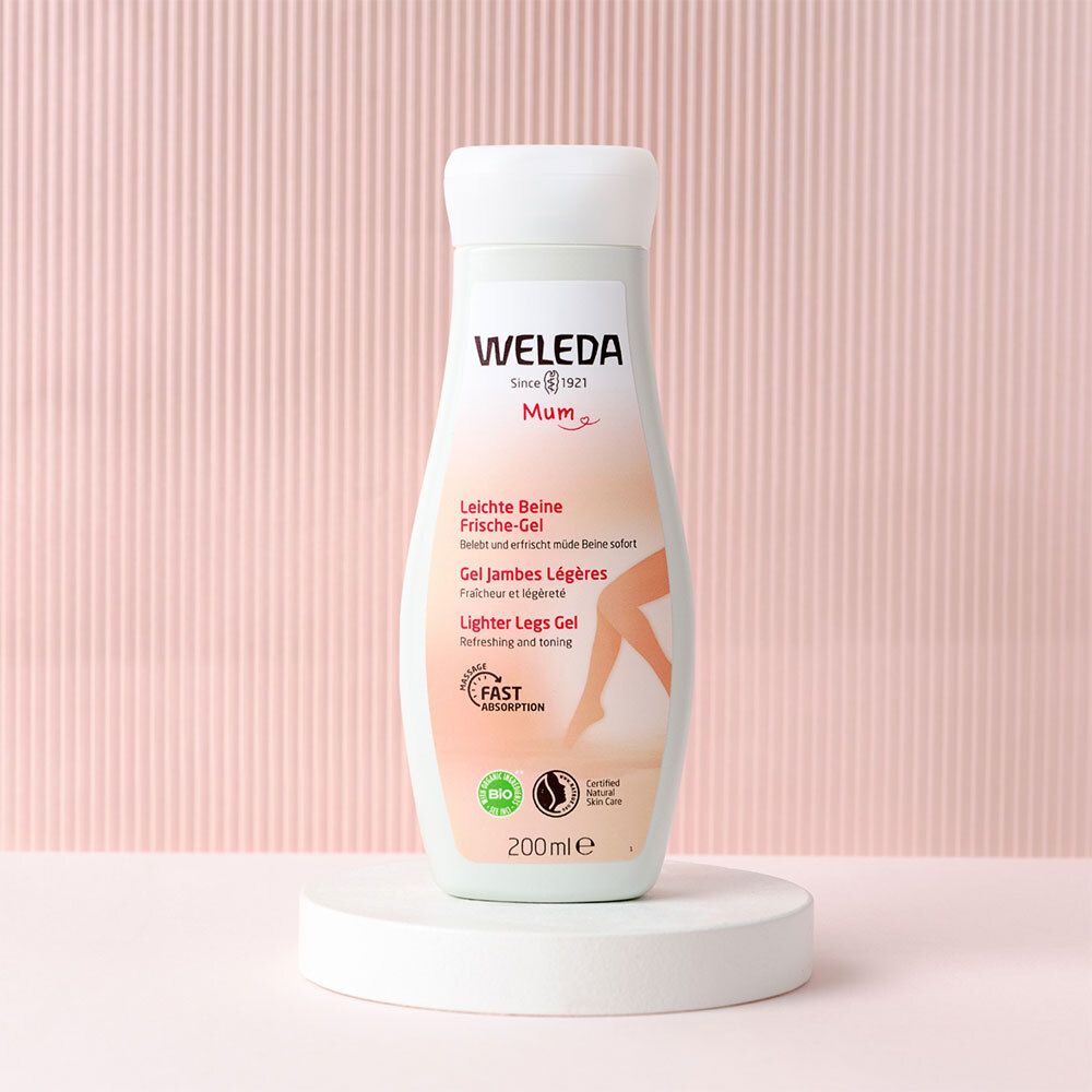 Gel Jambes Légères Weleda Mum sur socle. Flacon blanc. Inscriptions : Leichte Beine Frische-Gel, Gel Jambes Légères, Lighter Legs Gel. Label Bio.