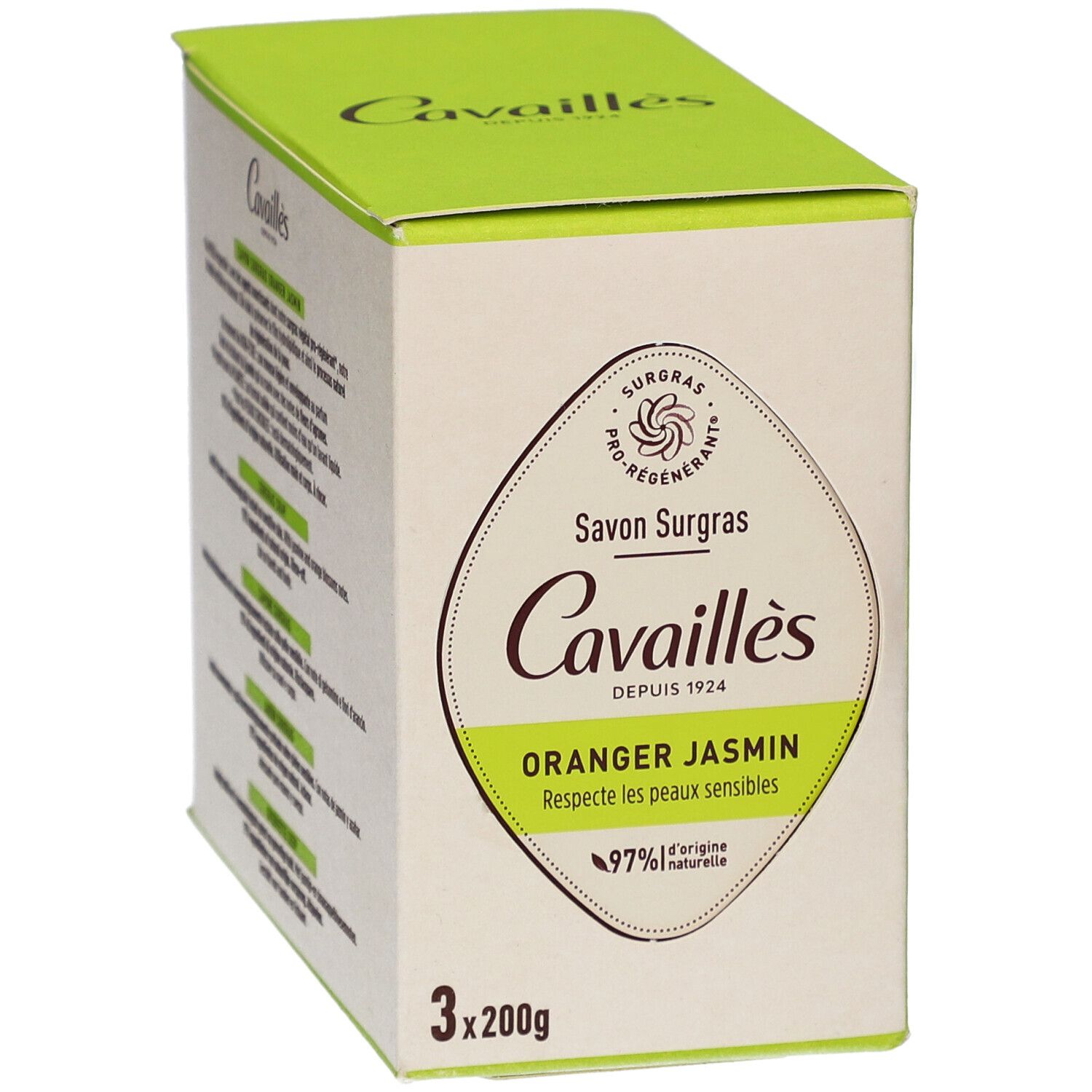 Boîte de trois savons. Emballage vert et blanc avec nom et logo du produit. Texte : Oranger Jasmin, 97% d'origine naturelle.