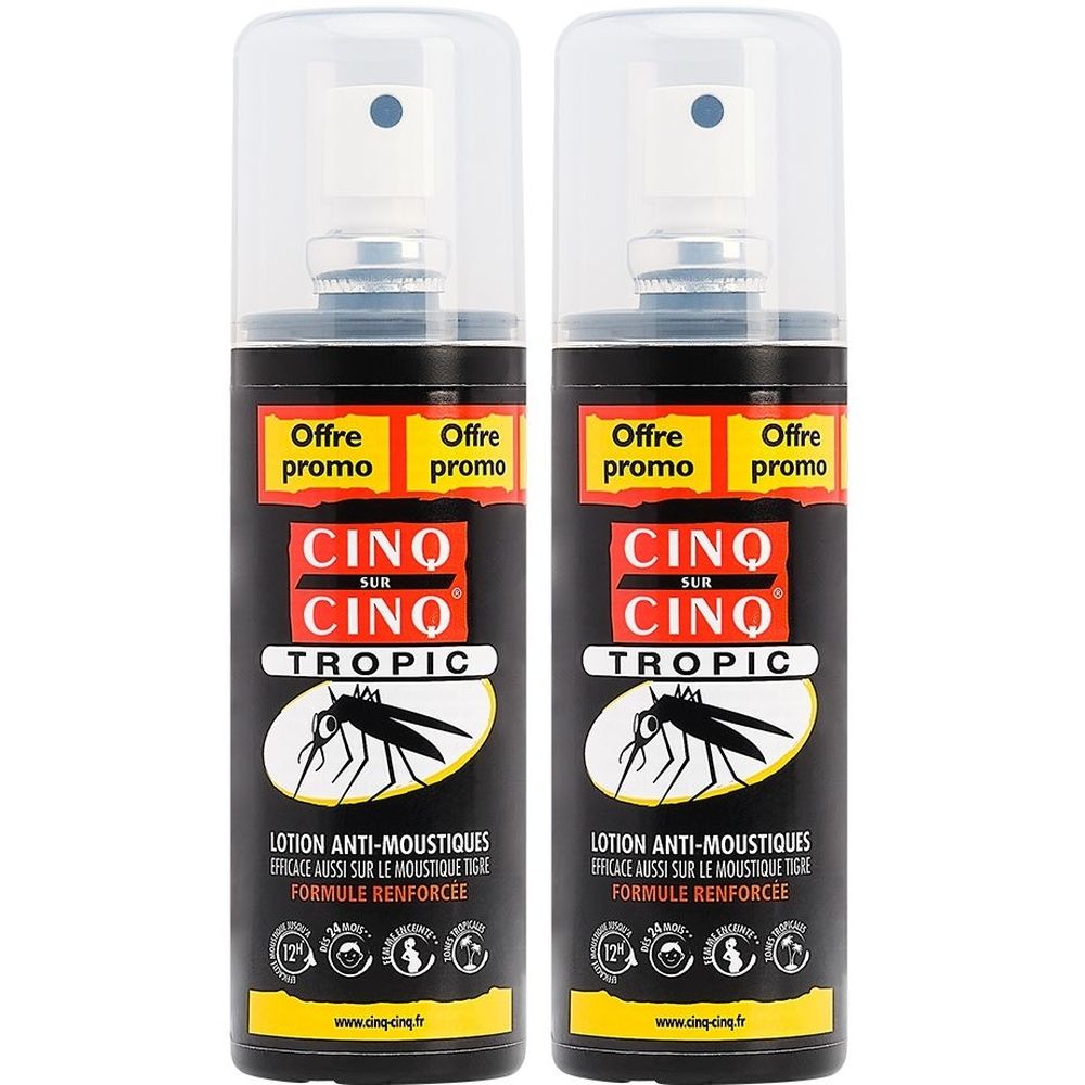 Deux flacons de lotion Cinq sur Cinq Tropic. Flacons noirs avec vaporisateur et inscriptions. Inscriptions : "Offre promo", "Cinq sur Cinq Tropic".