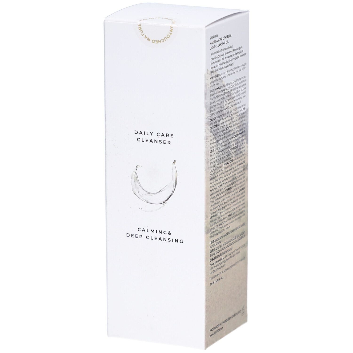 Emballage blanc avec texte. Contient "DAILY CARE CLEANSER" et "CALMING & DEEP CLEANSING".