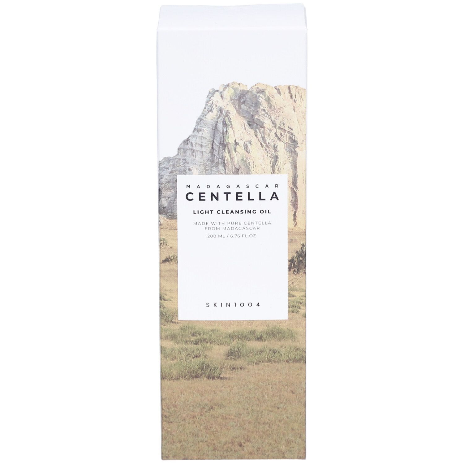 Emballage blanc avec paysage et texte. Contient "MADAGASCAR CENTELLA LIGHT CLEANSING OIL" et "SKIN1004".