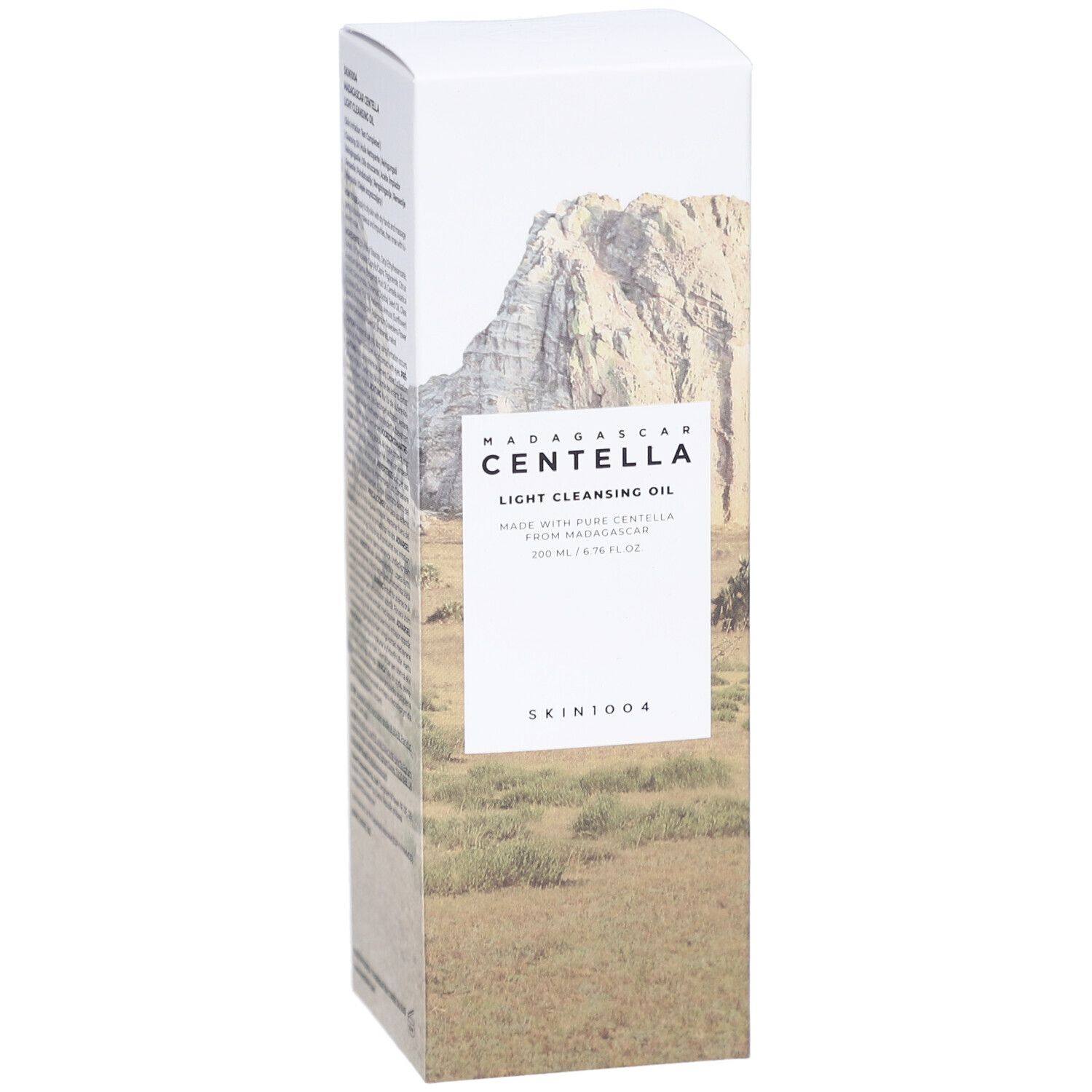 Emballage blanc avec paysage et texte. Contient "MADAGASCAR CENTELLA LIGHT CLEANSING OIL" et "SKIN1004".