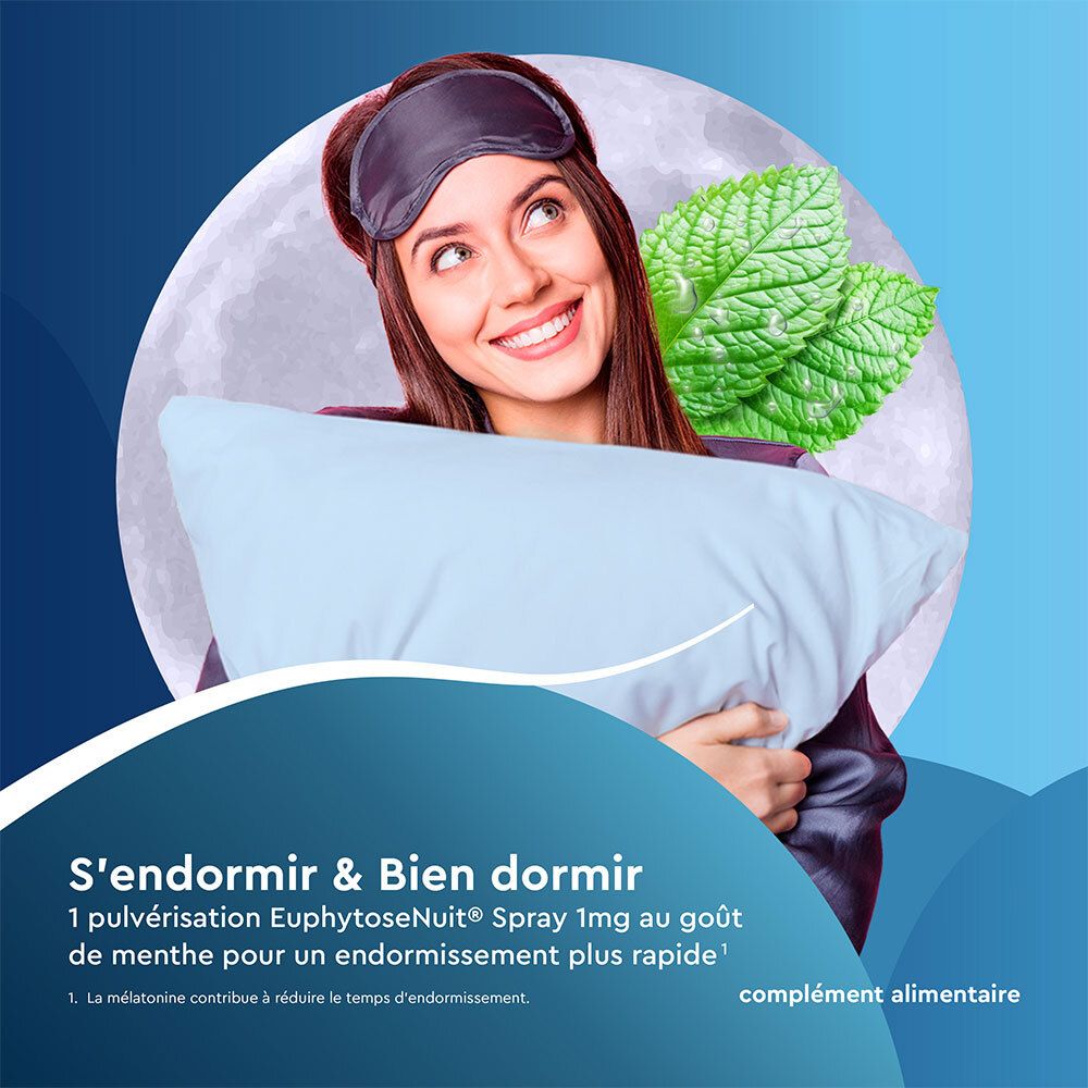 Femme avec masque de sommeil et oreiller tenant EuphytoseNuit Spray 1mg. Pour un endormissement et un sommeil rapides.