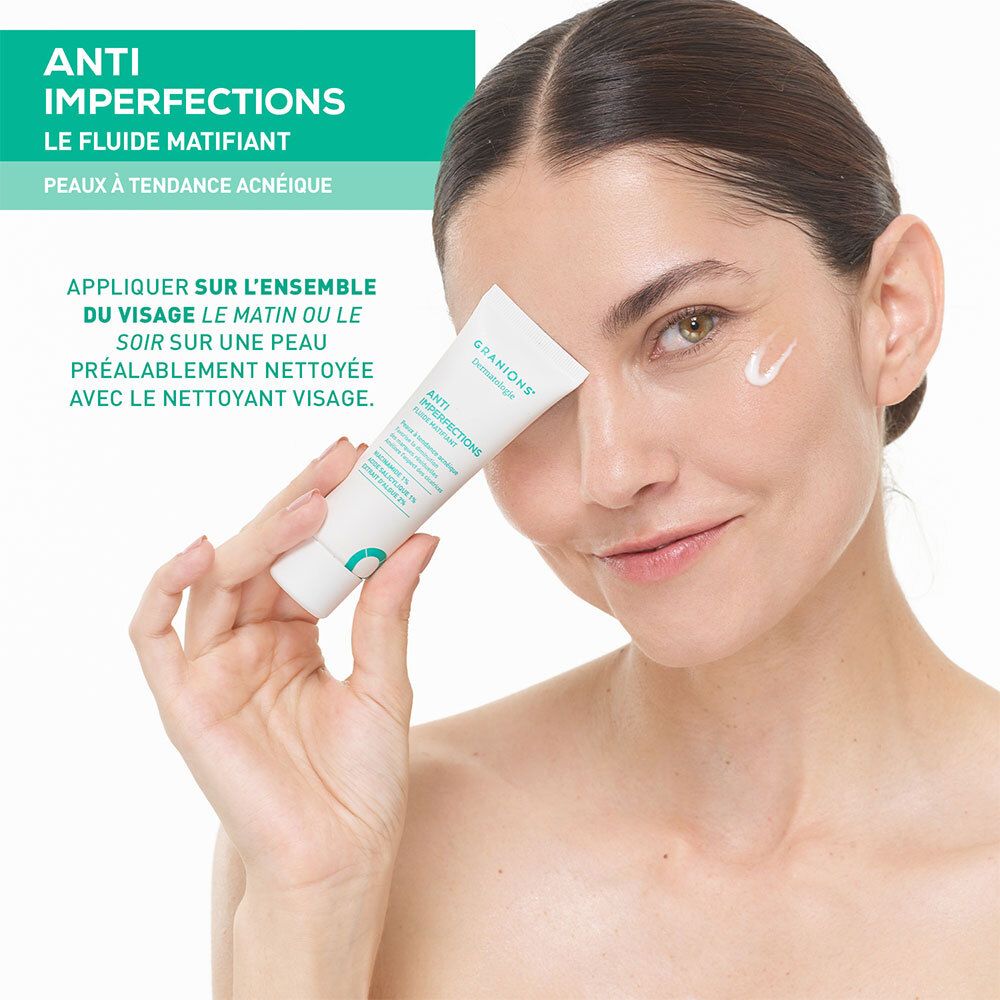 Femme appliquant le produit. Granions Dermatologie Anti-Imperfections Fluide Matifiant. Conseils d'utilisation.