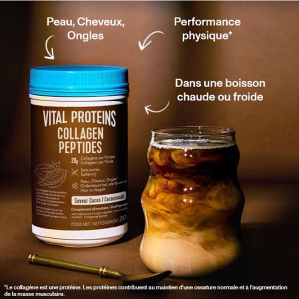 Pot VITAL PROTEINS Collagen Peptides Cacao avec un verre de boisson cacao.