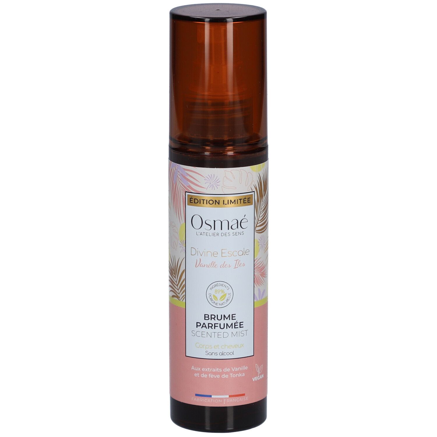 Brume Parfumée, flacon pulvérisateur marron avec étiquette rose et jaune. Texte: OSMAE, Divine Escapade, Brume Parfumée, Scented Mist.