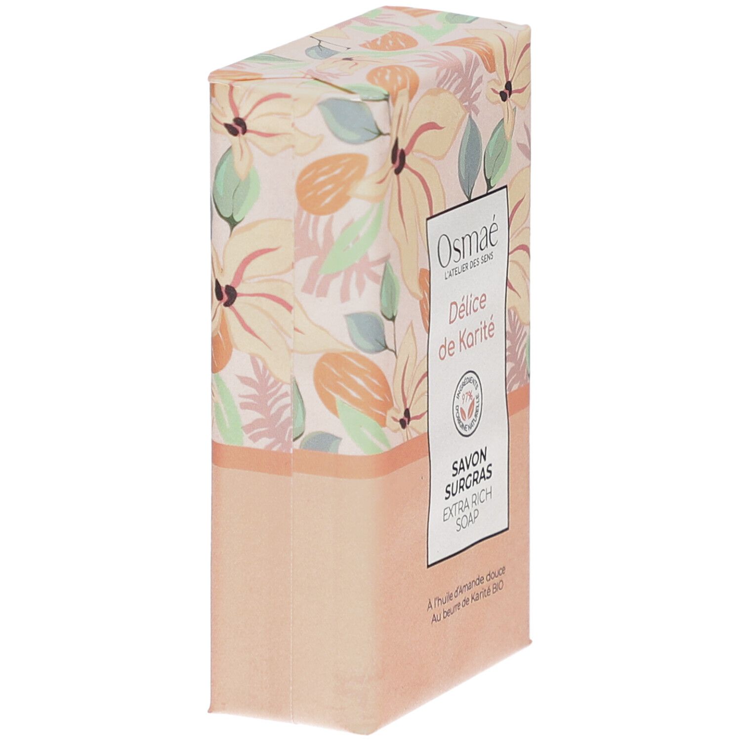Savon en biais emballé. Inscriptions: Osmaé, Délicé de Karité, Savon Surgras, Extra Rich Soap. Motif floral.