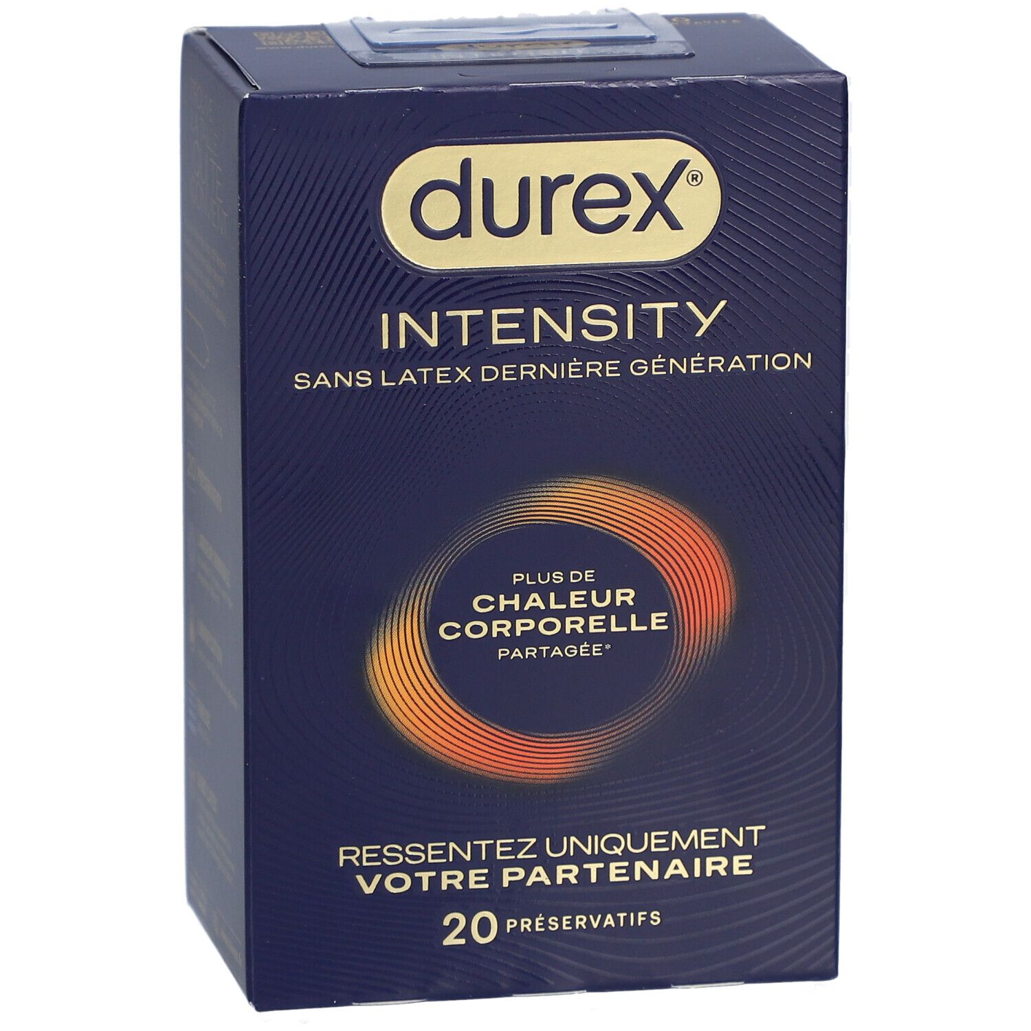 Boîte bleue foncée Durex Intensity sans latex. Contient 20 préservatifs. Logo Durex en or. Texte: PLUS DE CHALEUR CORPORELLE PARTAGÉE.