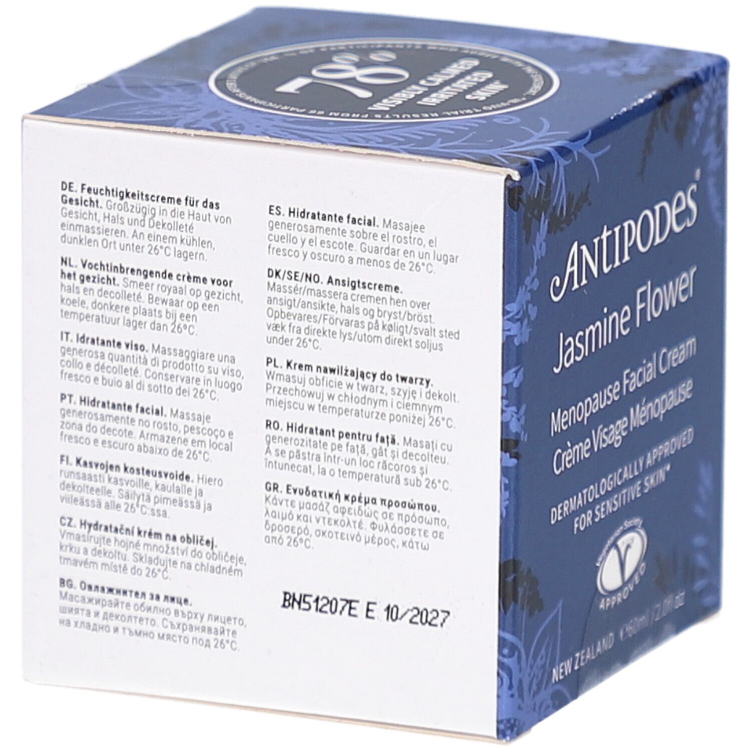 Boîte avec texte multilingue. Inscription: ANTIPODES Jasmine Flower Menopause Facial Cream. Label végétalien. Date de péremption.
